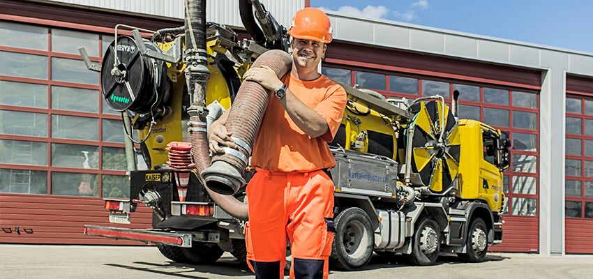 oranges Kanalmeister Fahrzeug